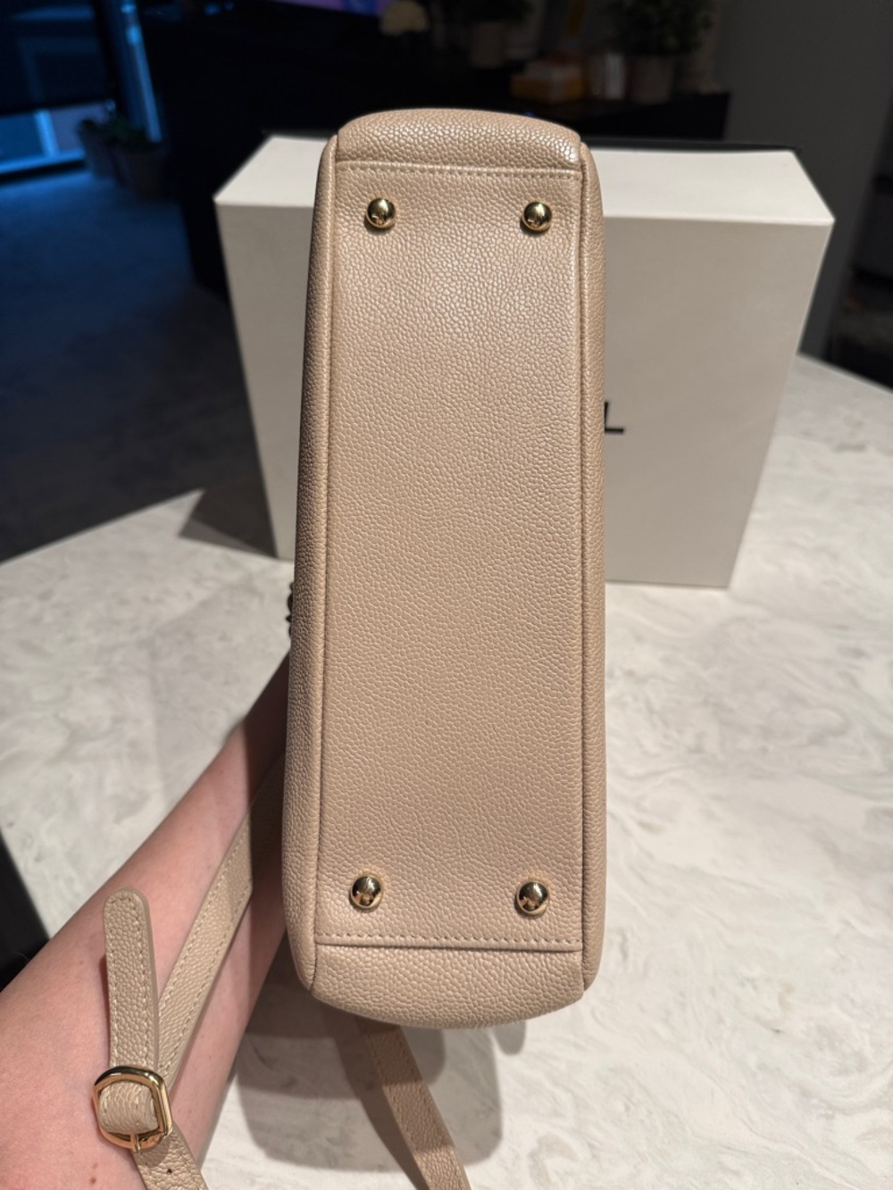 CHANEL Pale Beige Leather Shoulder Bag with Gold Chain - Picture 7 of 9